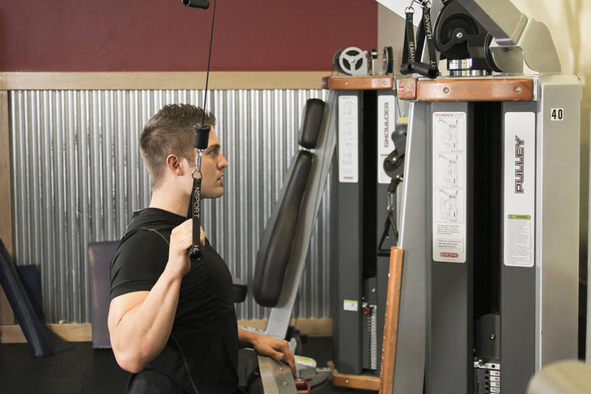One Arm Lat Pulldown — end position, working the lats