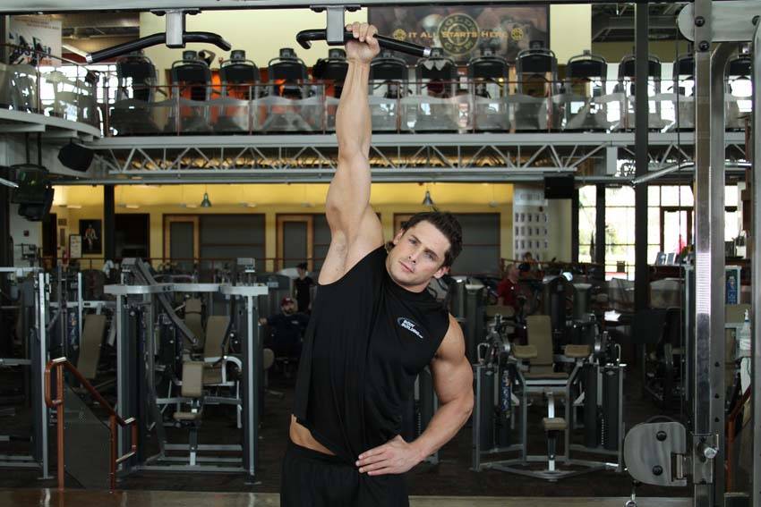 One Handed Hang — end position, working the lats
