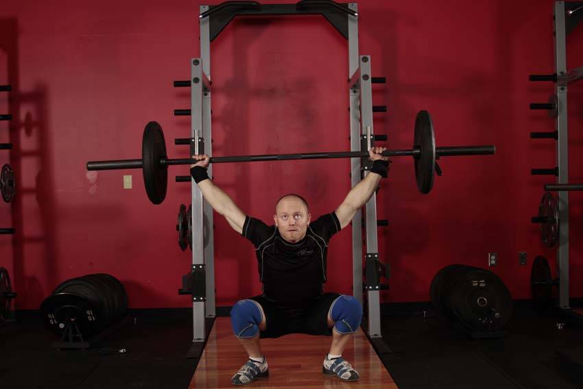 Overhead Squat — end position, working the quads