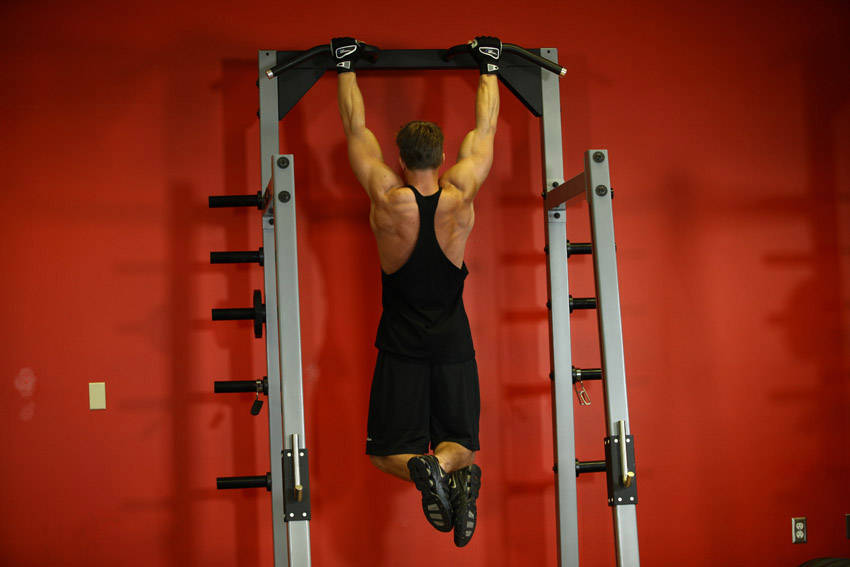 Pullups — starting position, working the lats