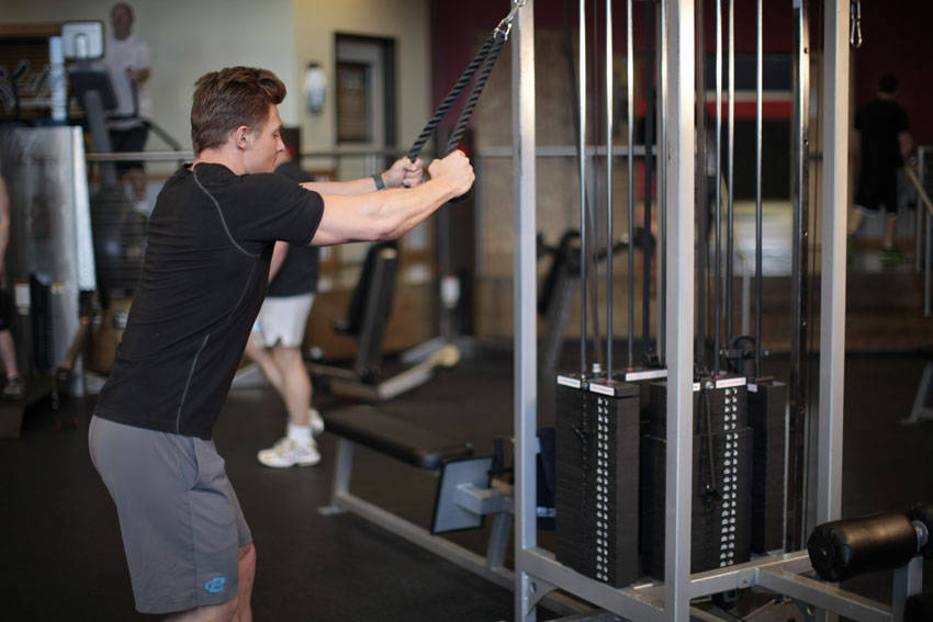 Rope Straight-Arm Pulldown — starting position, working the lats