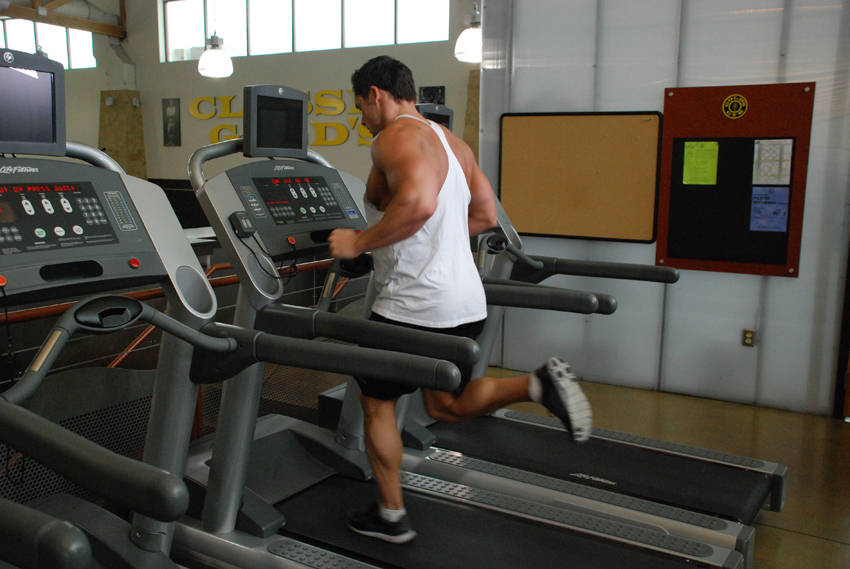 Running, Treadmill — end position, working the quads