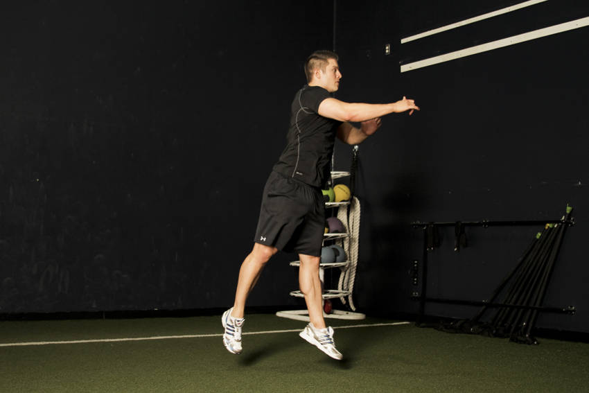 Scissors Jump — end position, working the quads