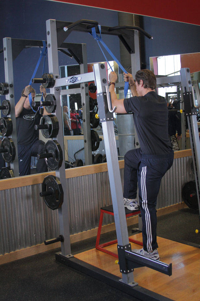 Single-Leg High Box Squat — end position, working the quads