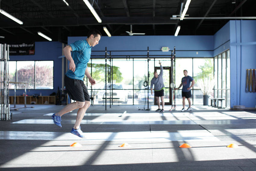 Single-Leg Hop Progression — end position, working the quads