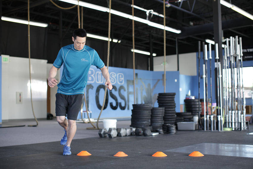 Single-Leg Lateral Hop — starting position, working the quads