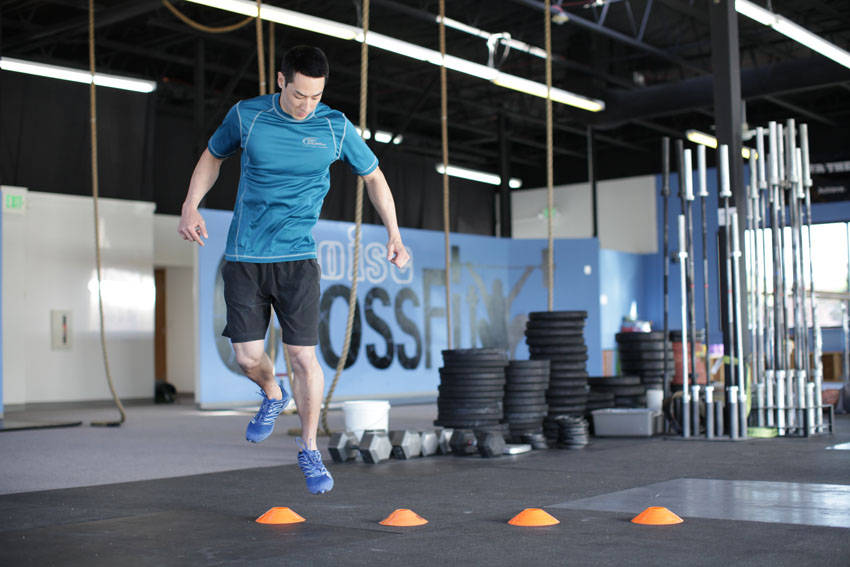 Single-Leg Lateral Hop — end position, working the quads