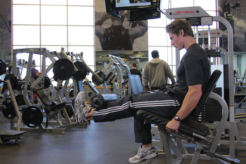 Single-Leg Leg Extension — end position, working the quads