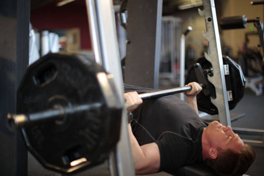 Smith Machine Decline Press — starting position, working the chest