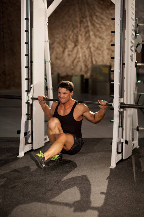 Smith Machine Pistol Squat — end position, working the quads