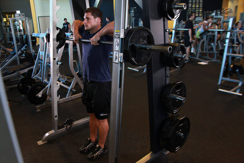 Smith Machine Upright Row — end position, working the traps