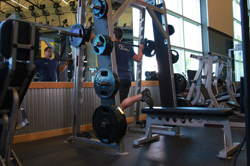 Smith Single-Leg Split Squat — starting position, working the quads