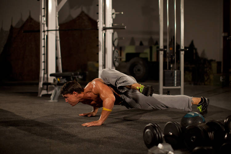 Spider Crawl — end position, working the abs
