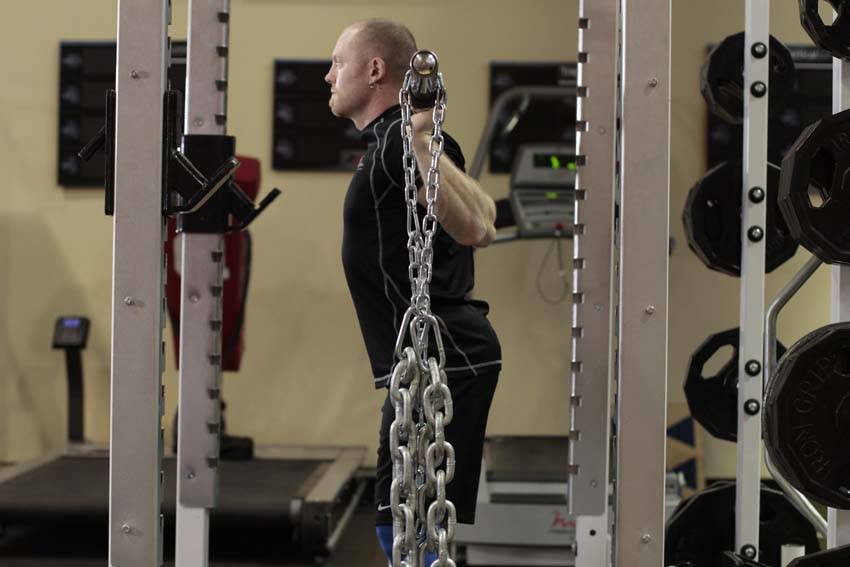 Squat with Chains — starting position, working the quads