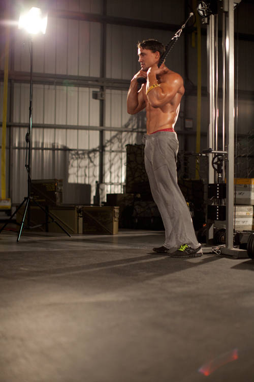 Standing Rope Crunch — starting position, working the abs