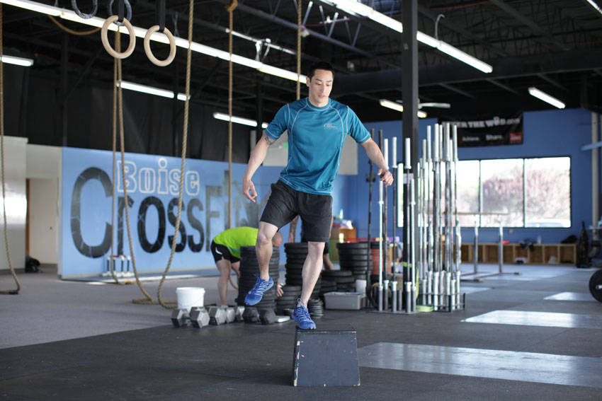 Stride Jump Crossover — end position, working the quads