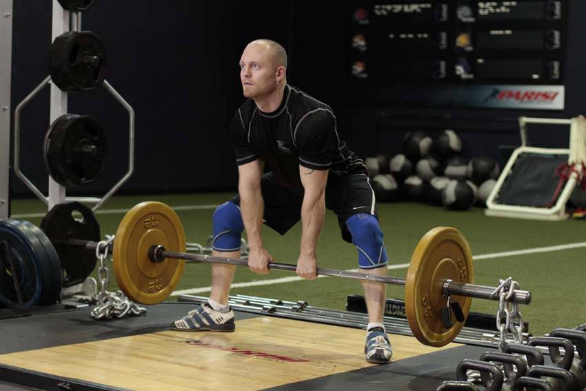 Sumo Deadlift with Chains — starting position, working the hamstrings