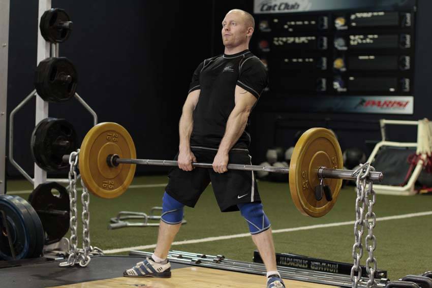 Sumo Deadlift with Chains — end position, working the hamstrings