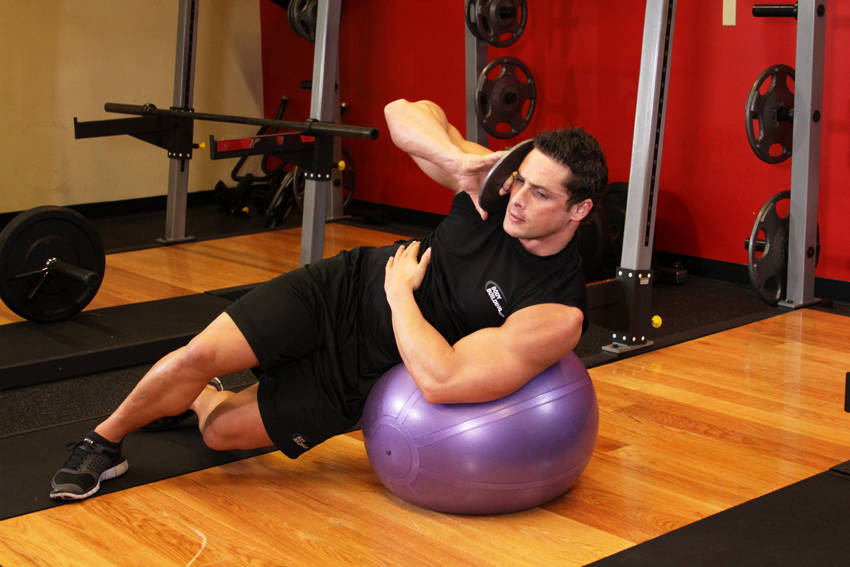 Weighted Ball Side Bend — end position, working the abs