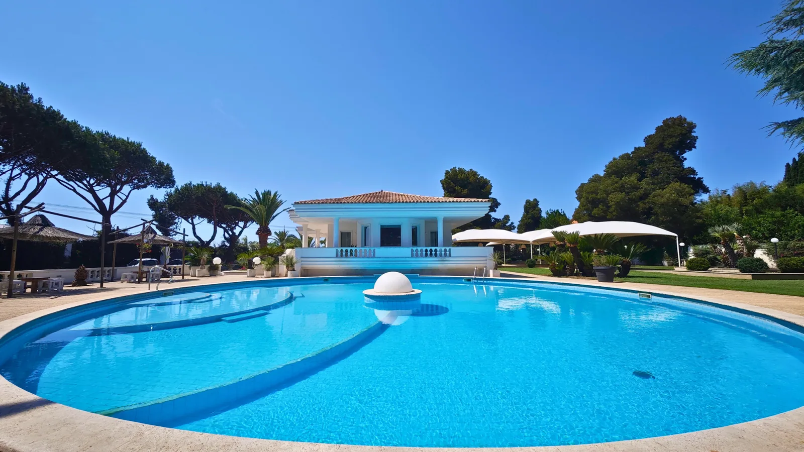 Villa Blanche, Latina