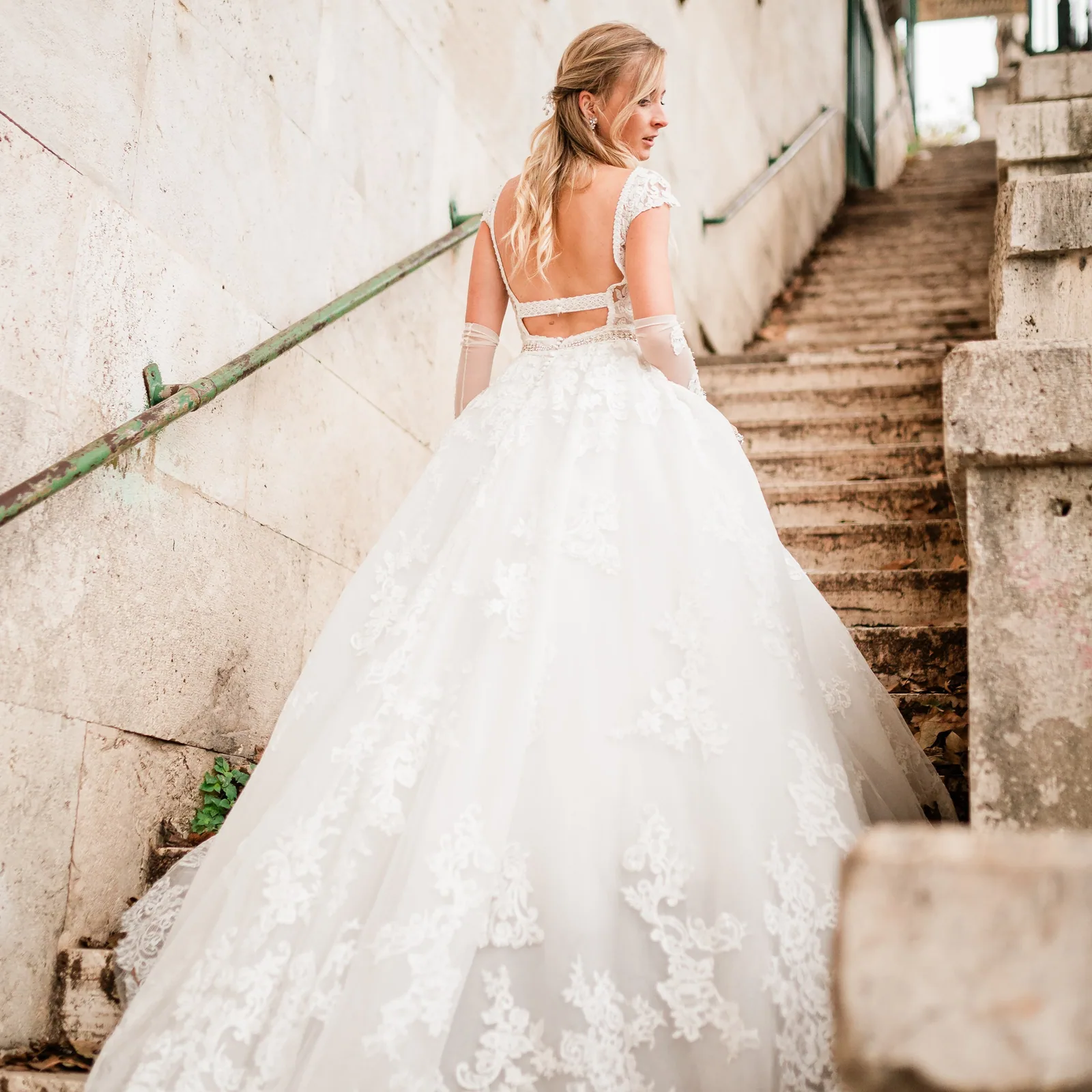 La sposa sulla scalinata