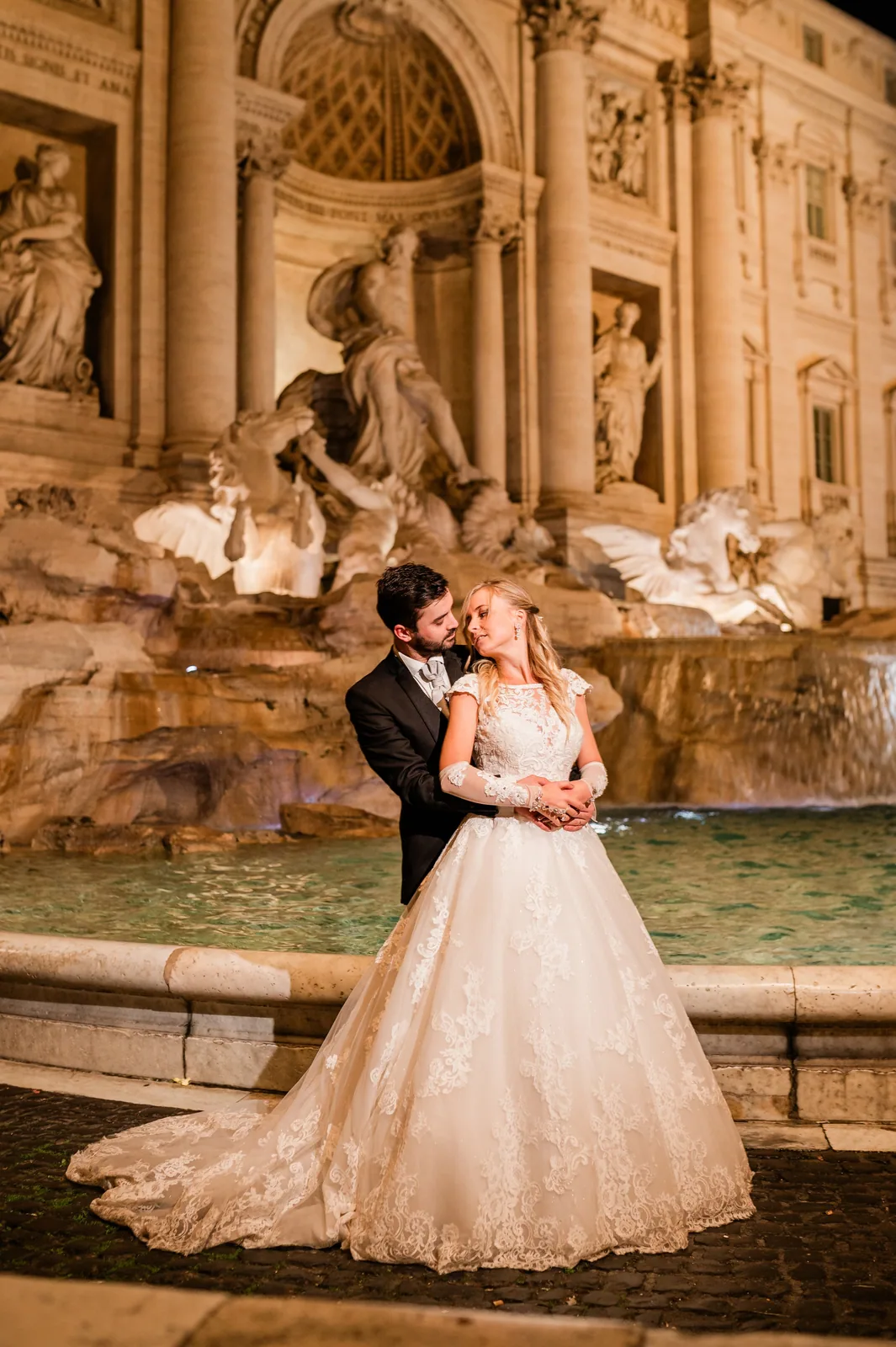 Gli sposi alla Fontana di Trevi