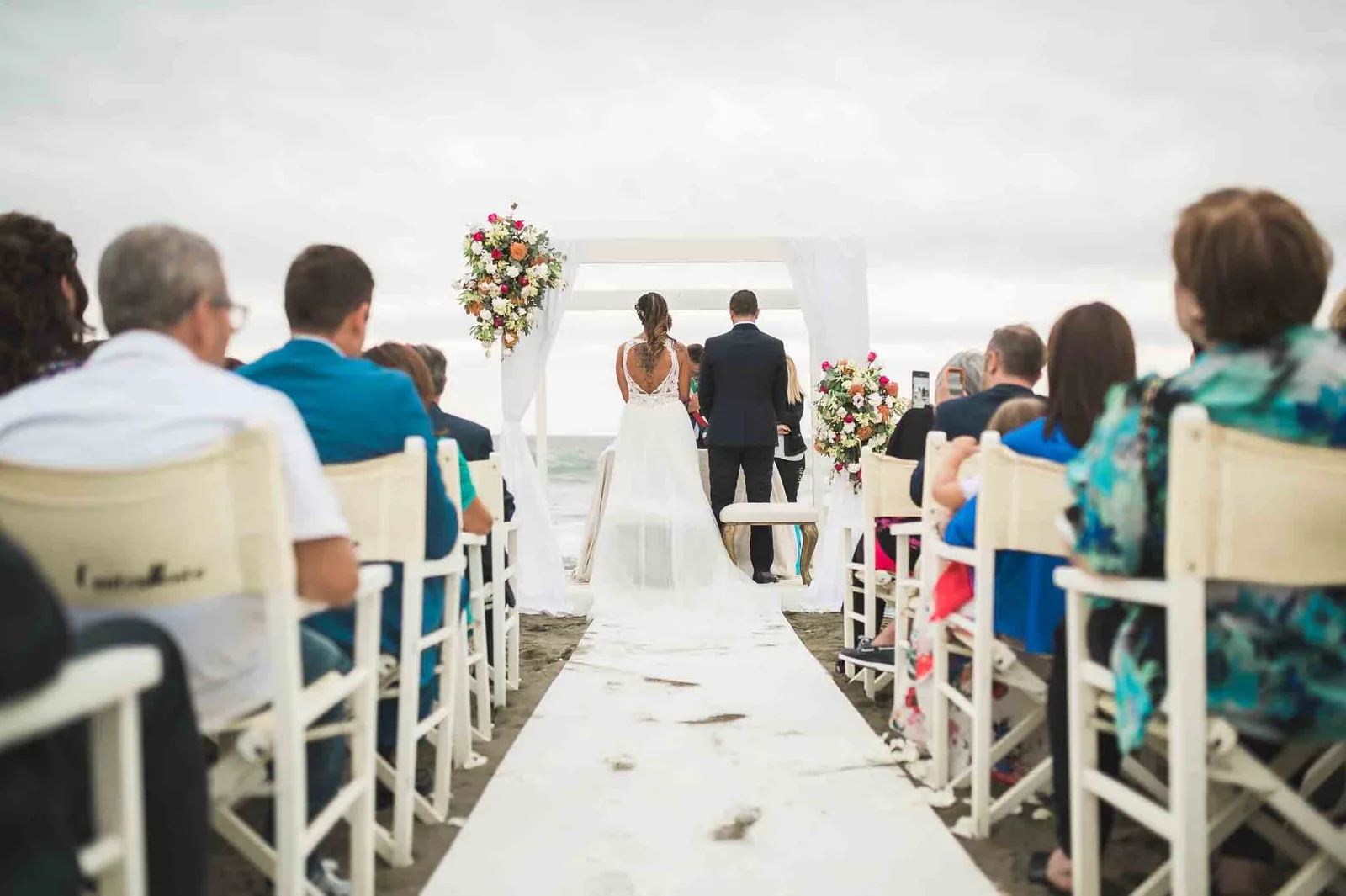 La sposa entra in cerimonia