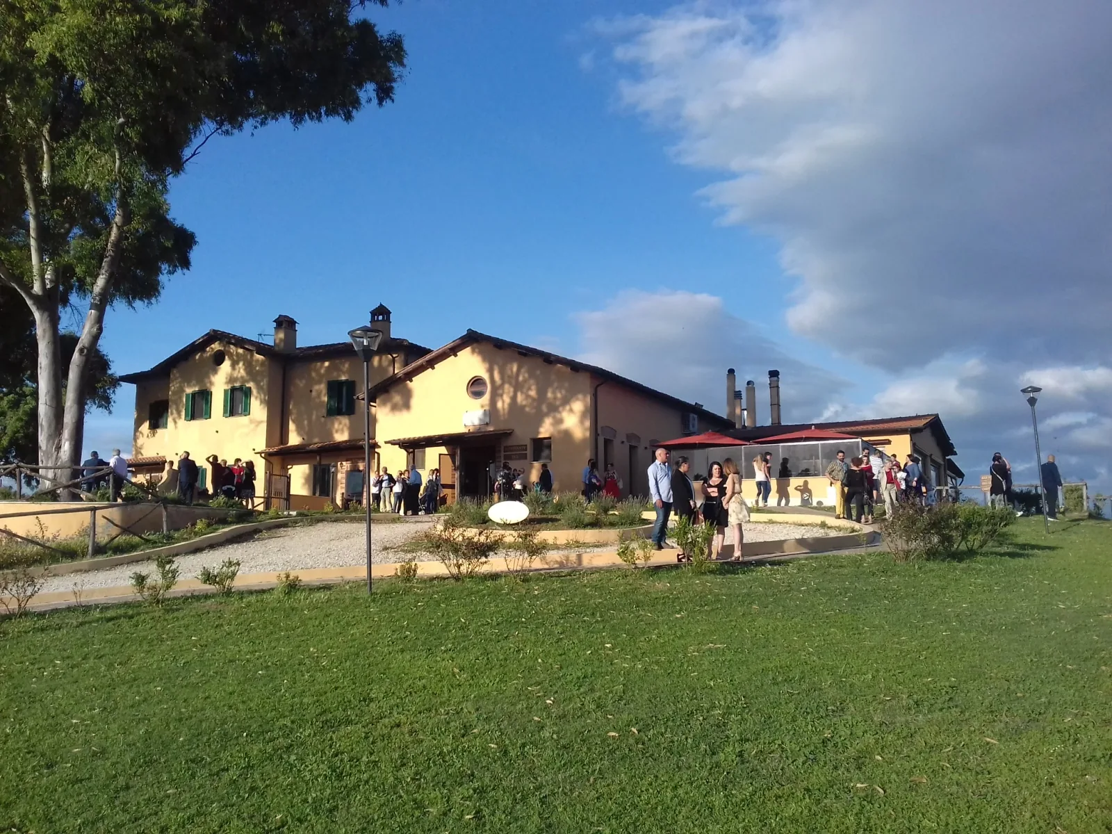 Il casale dal prato