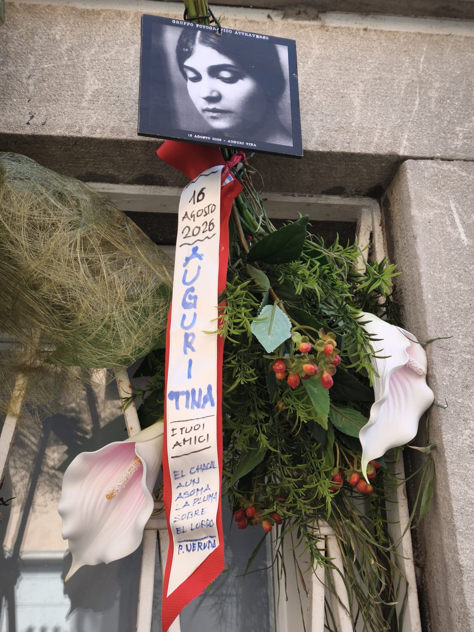 Flores a Tina Modotti