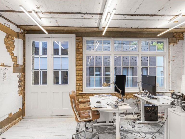 OFFICE TO RENT IN CHARLOTTE ROAD, EC2A