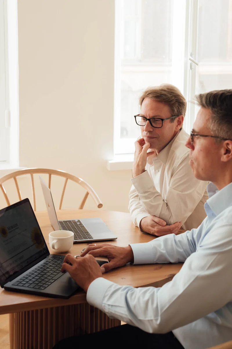 Toimitusjohtajan todellisuus: yksin, vaikka ympärillä olisi väkeä