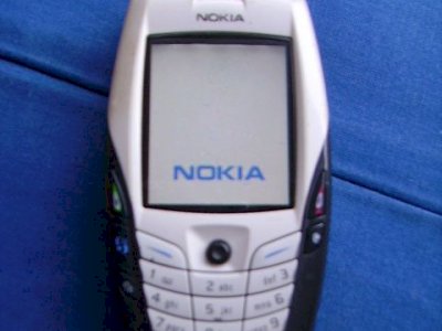 Cellulare Nokia 6600 con antenna 