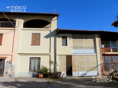 BORGO SAN DALMAZZO, Via Cuneo - INTERO FABBRICATO TERRA-TETTO con CORTILE e GIARDINO