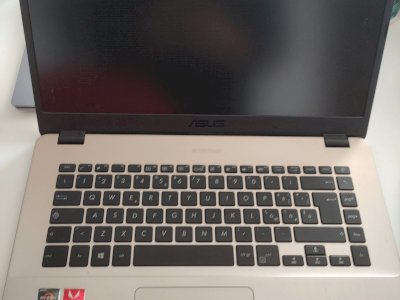 ASUS VivoBook 15