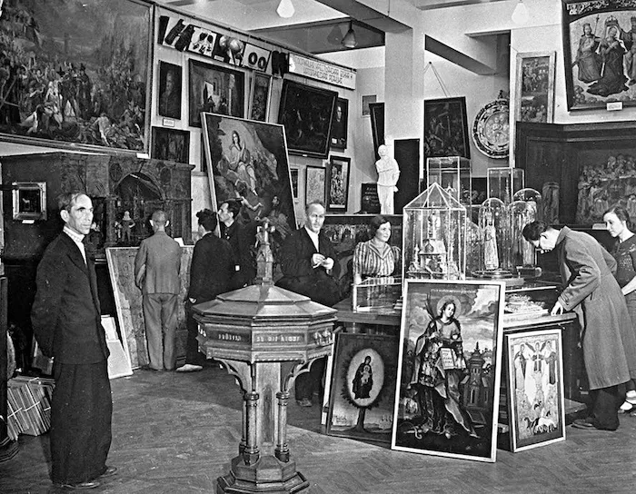 Маргарет Бурк-Уайт. Антирелигиозный музей, Москва, 1941.