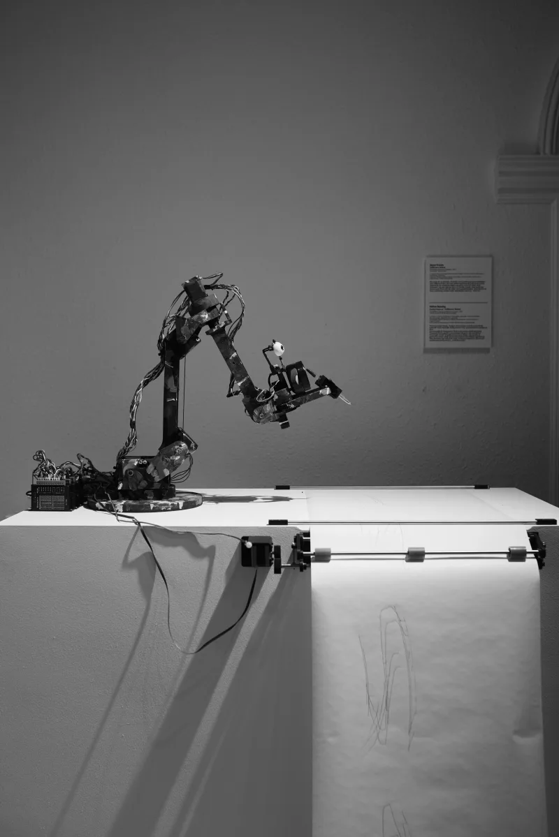 Анна Франц «Different Robot», 2025. Интерактивная инсталляция. Центр современного искуссва, Ереван, 2025. Фото: Митя Лялин.