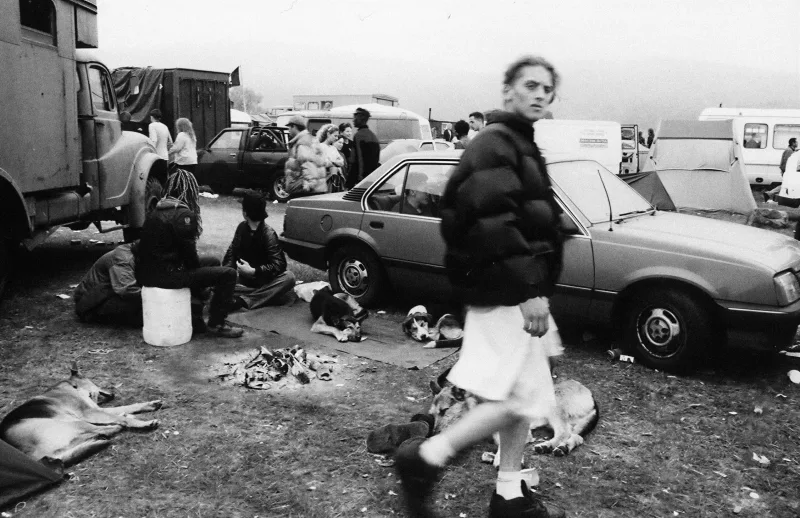 Рейв Castlemorton Common Festival в деревне Каслмортон, Британия,1992. Фото Мэтт Сзабо. Каслмортон — крупнейший нелегальный рейв в Британии, после которого правительство приняло законы, ограничивающие проведение музыкальных мероприятий. Считается знаковым событием в истории электронной музыки.