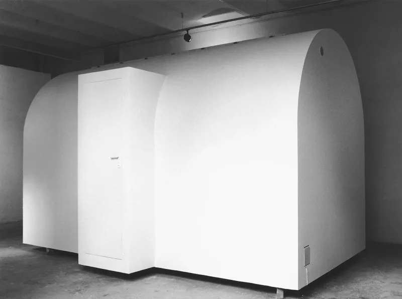 Абсалон «Cell No. 1 (третья версия)», 1993. Музей Израиля, Иерусалим.