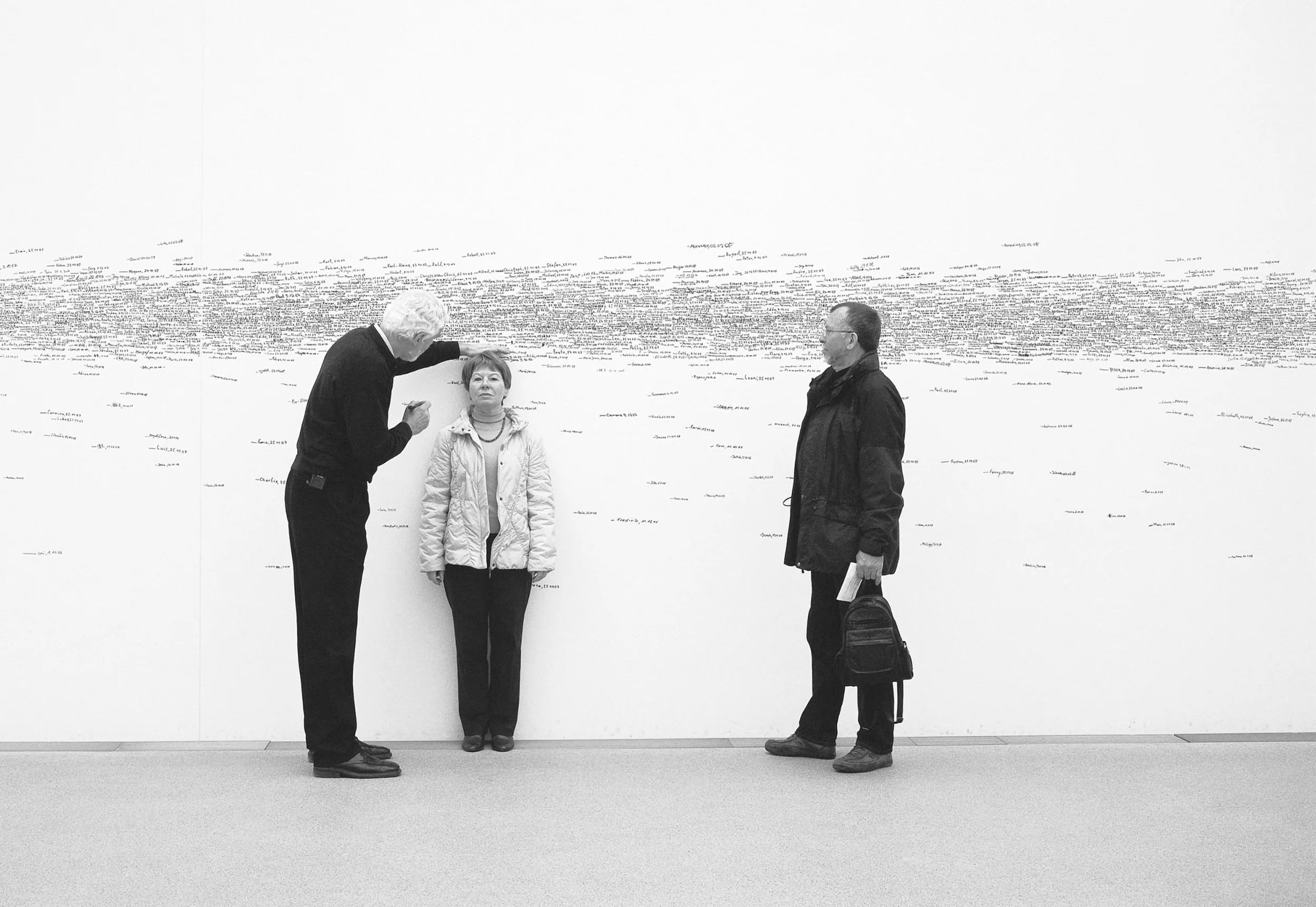 Роман Ондак «Измеряя Вселенную», 2007. Перформанс.