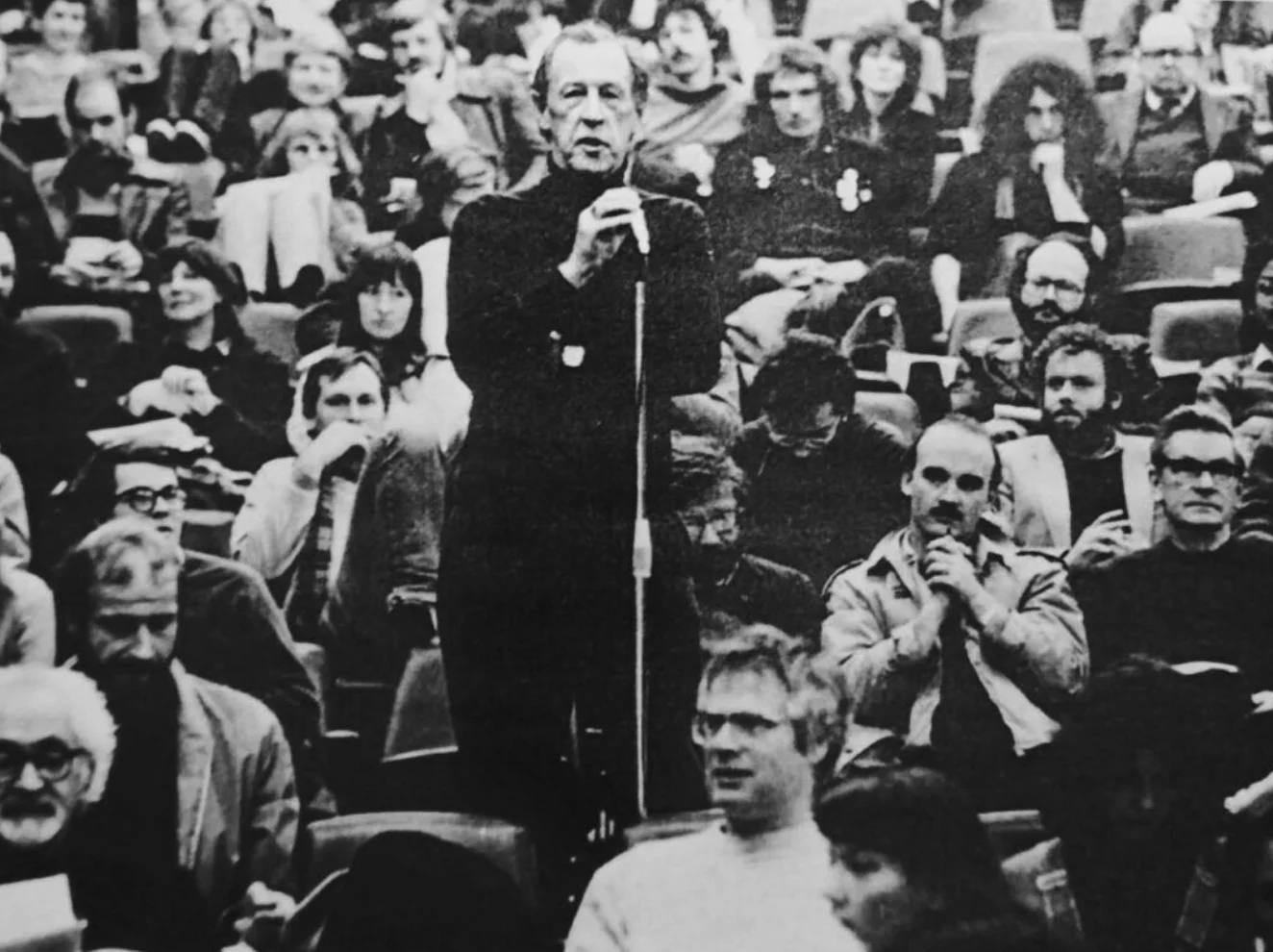 Рэймонд Уильямс выступает на форуме социалистов, 1970-е. Предоставлено автором текста.