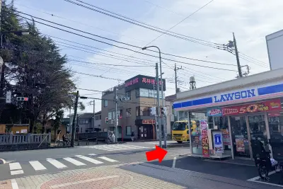 ③ローソンを右に曲がります。