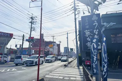 ④途中で、うなぎ藤白屋を右手に進んでいきます。