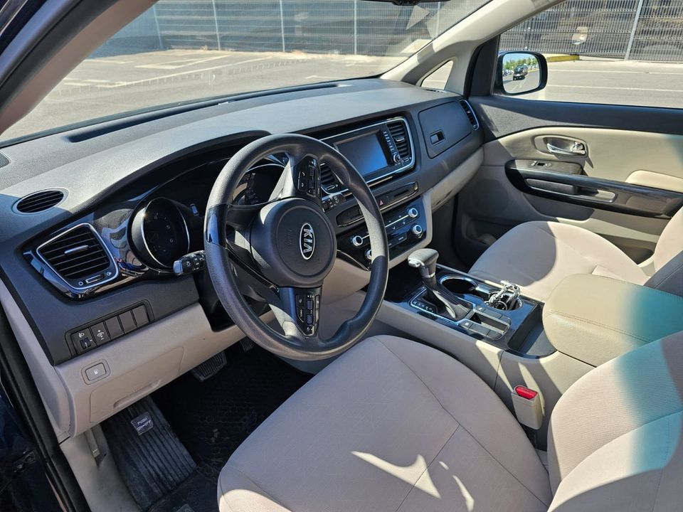 KIA Grand Carnival — foto 5 de 12