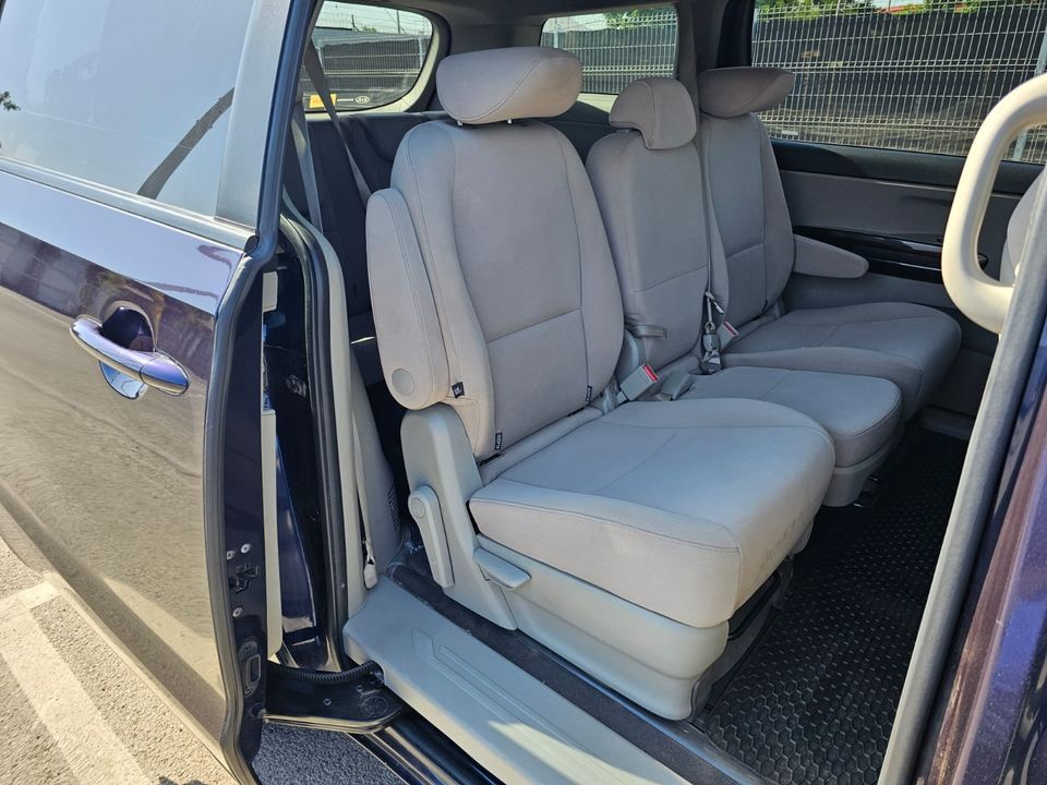 KIA Grand Carnival — foto 9 de 12