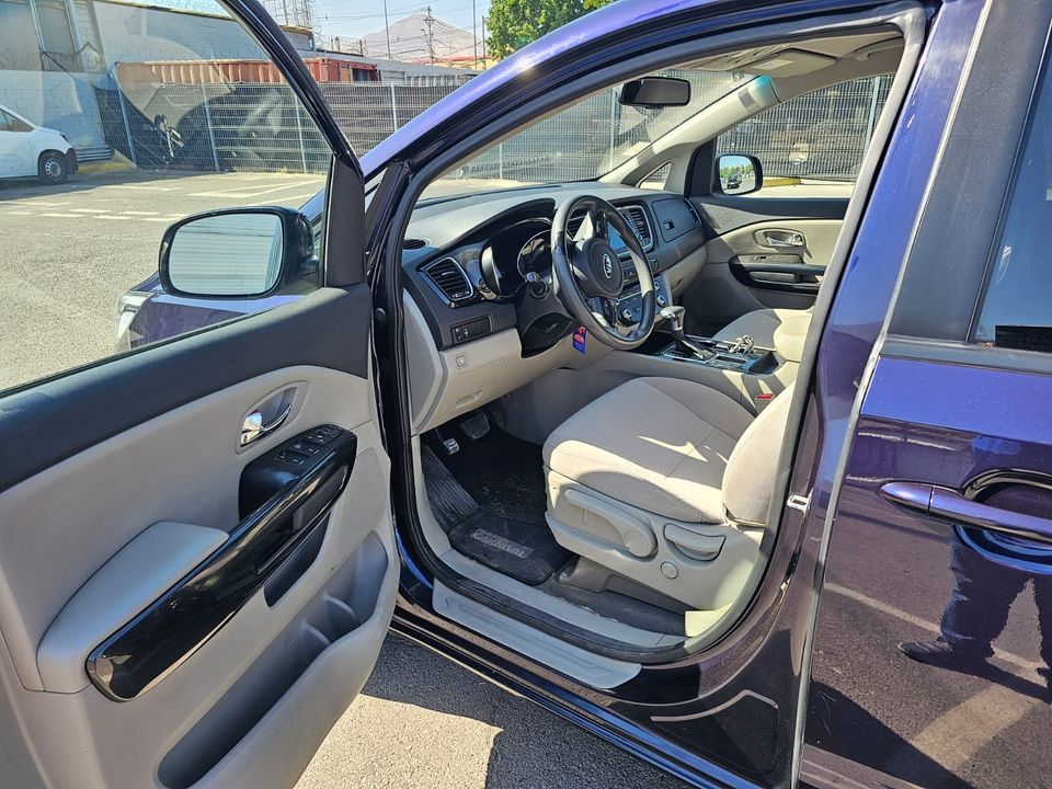 KIA Grand Carnival — foto 6 de 12