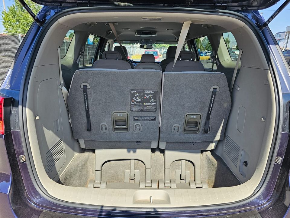 KIA Grand Carnival — foto 7 de 12