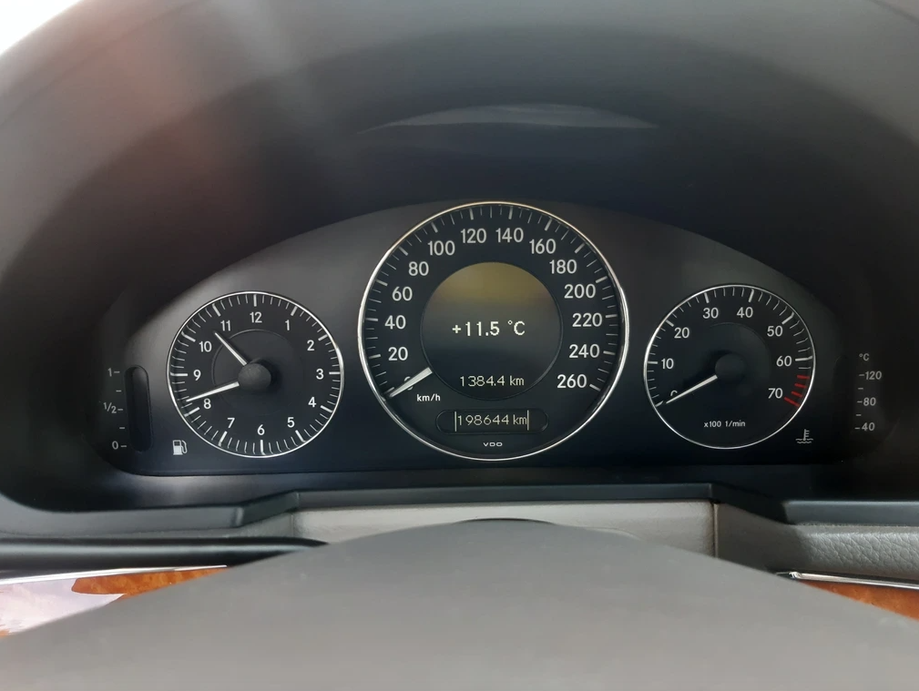 Mercedes-Benz E500 — foto 7 de 15