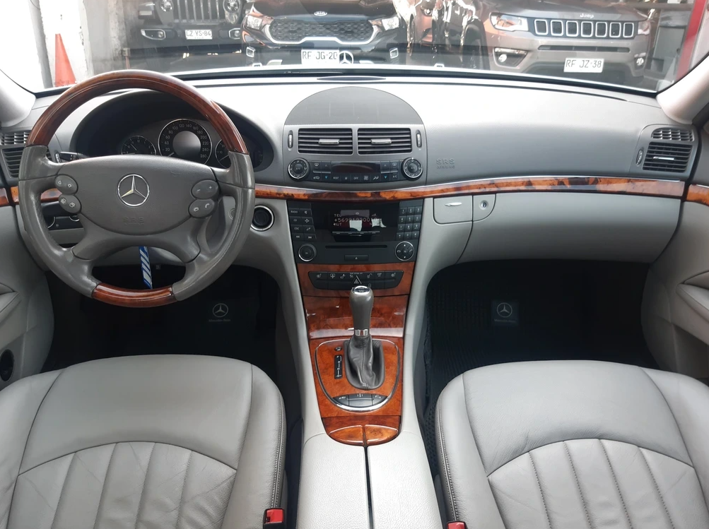 Mercedes-Benz E500 — foto 15 de 15