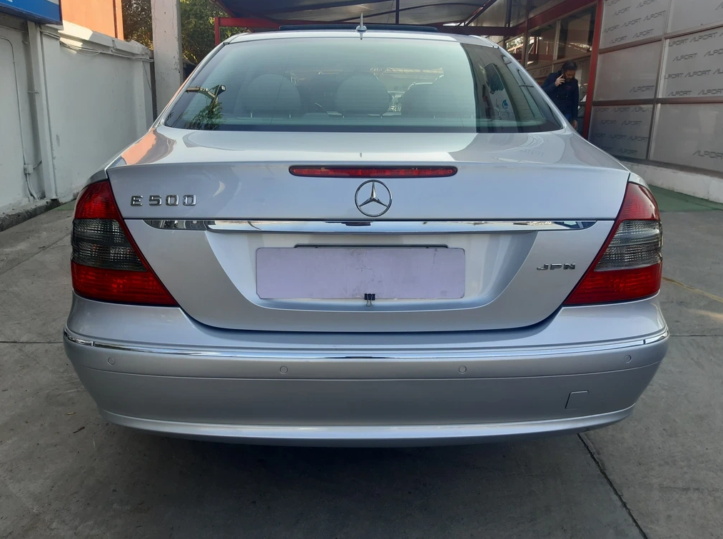 Mercedes-Benz E500 — foto 5 de 15