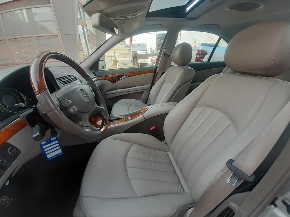 Mercedes-Benz E500 — foto 13 de 15